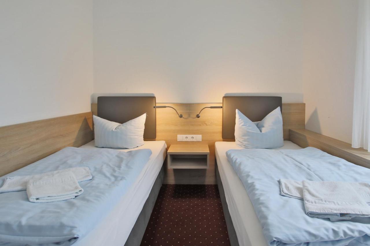 Hotel & Restaurant Am Wasser Бреґе Екстер'єр фото
