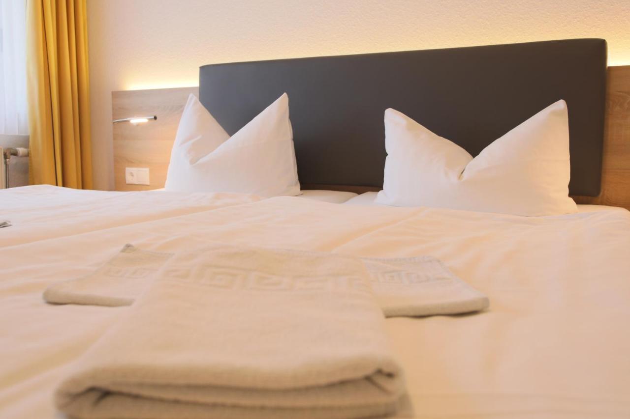 Hotel & Restaurant Am Wasser Бреґе Екстер'єр фото