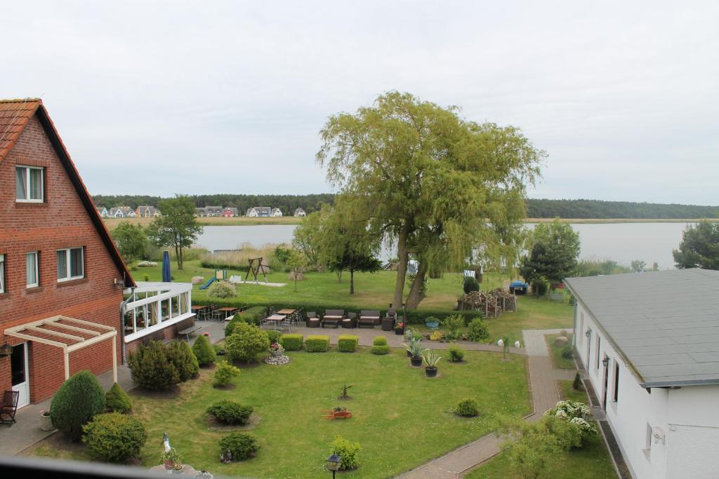 Hotel & Restaurant Am Wasser Бреґе Екстер'єр фото