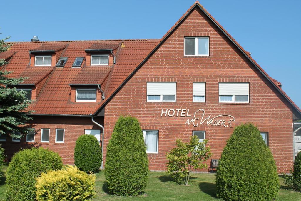 Hotel & Restaurant Am Wasser Бреґе Екстер'єр фото
